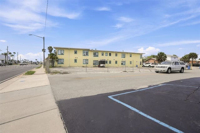 922 S Atlantic, Daytona Beach, FL 32118