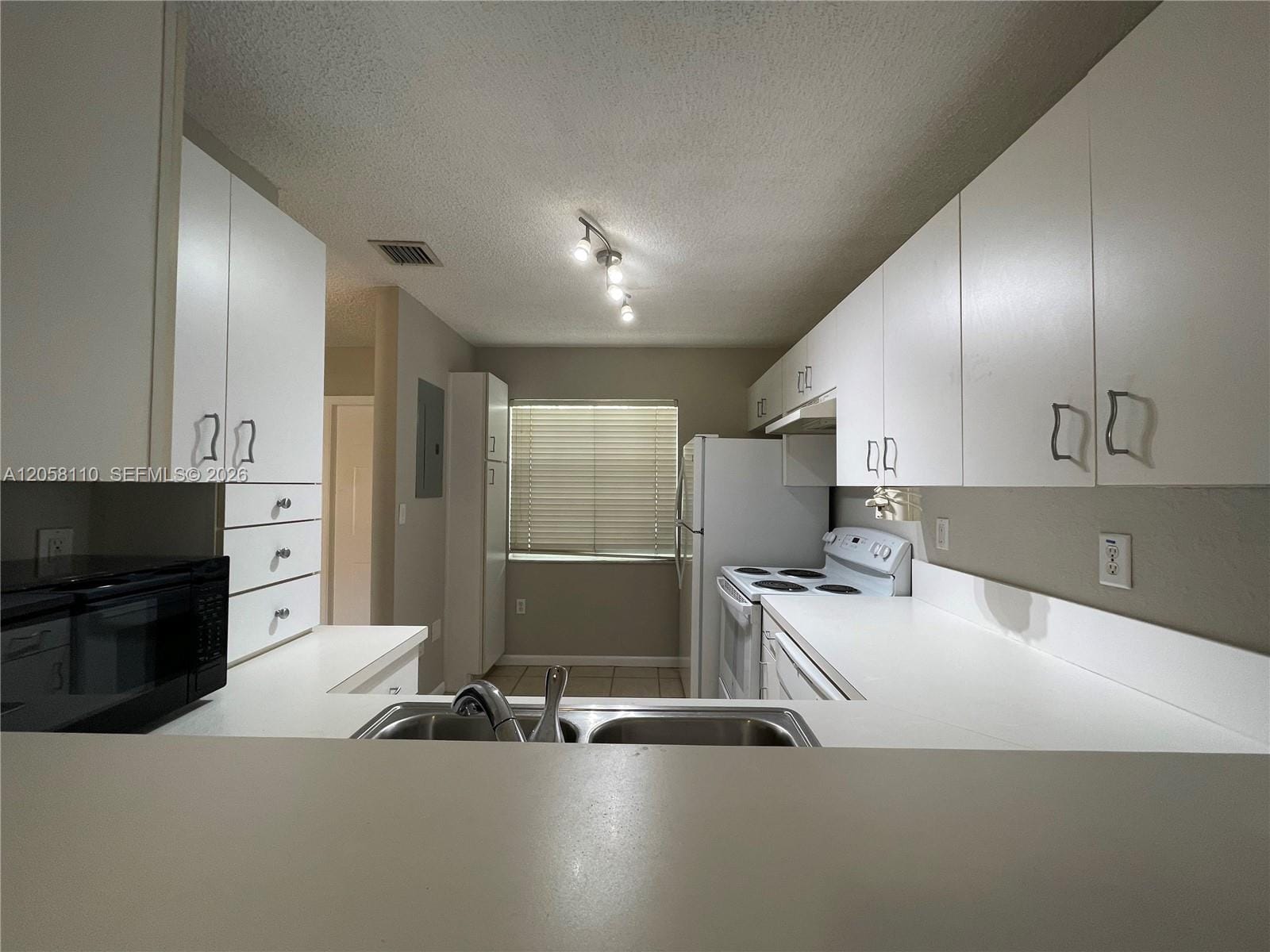 14124 SW 121st Place 3-26 — photo 4