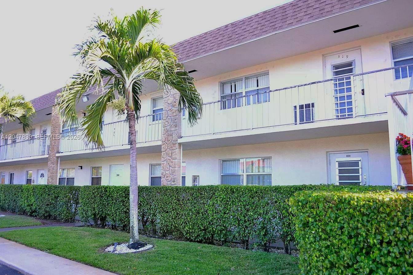 9855 Sandalfoot Boulevard 308