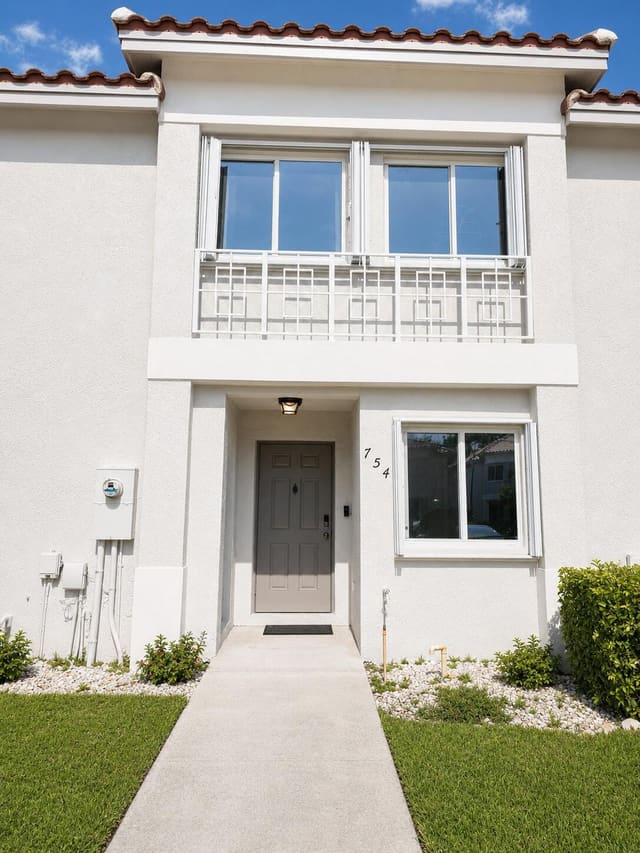 754 NW 208TH Drive 754, Barron Plat, Pembroke Pines, FL