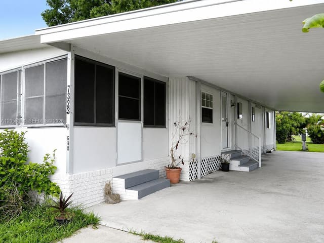 7323 N 44th Terrace N, Riviera Beach, FL 33404