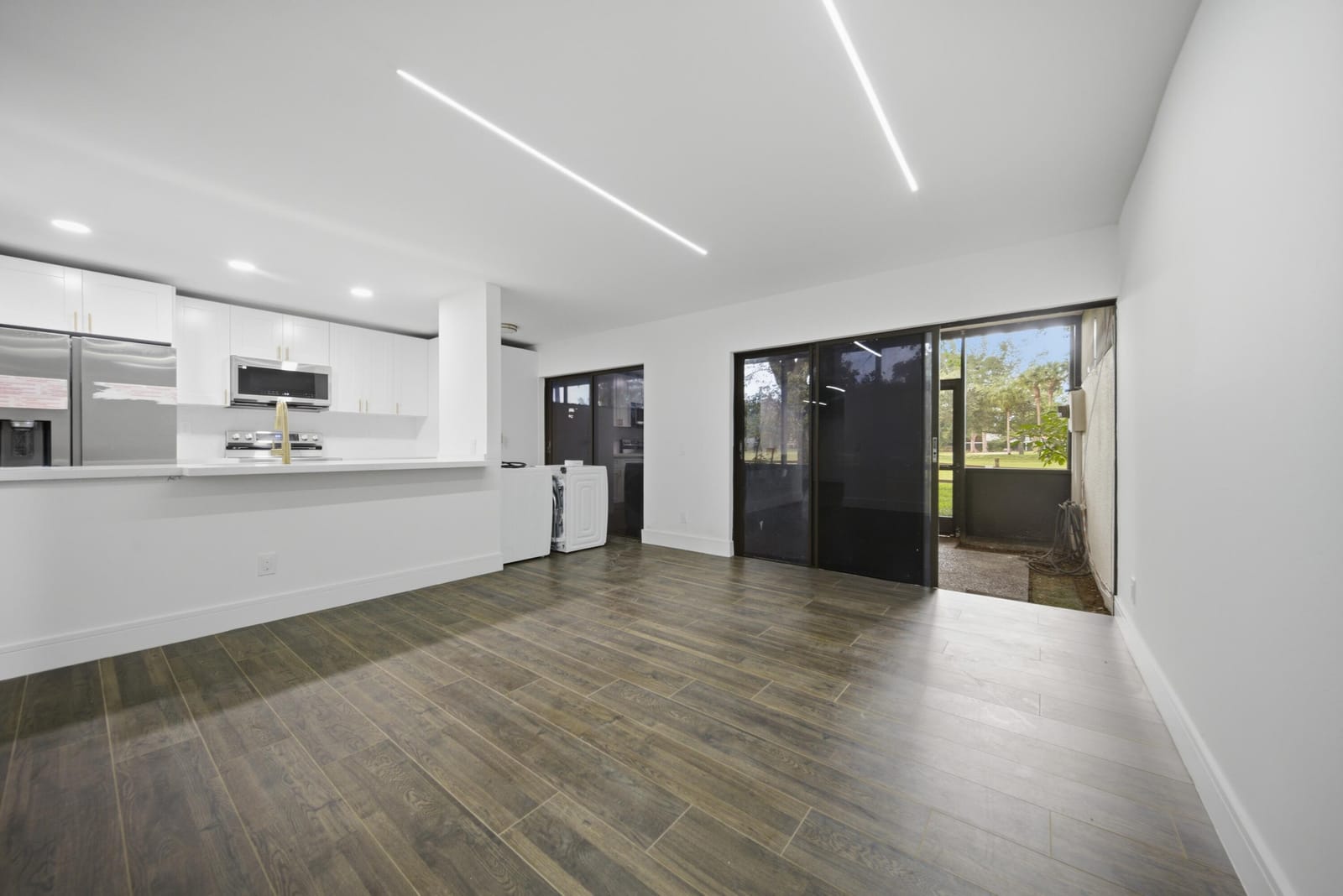 1391 E GOLFVIEW Drive 1391 — photo 4