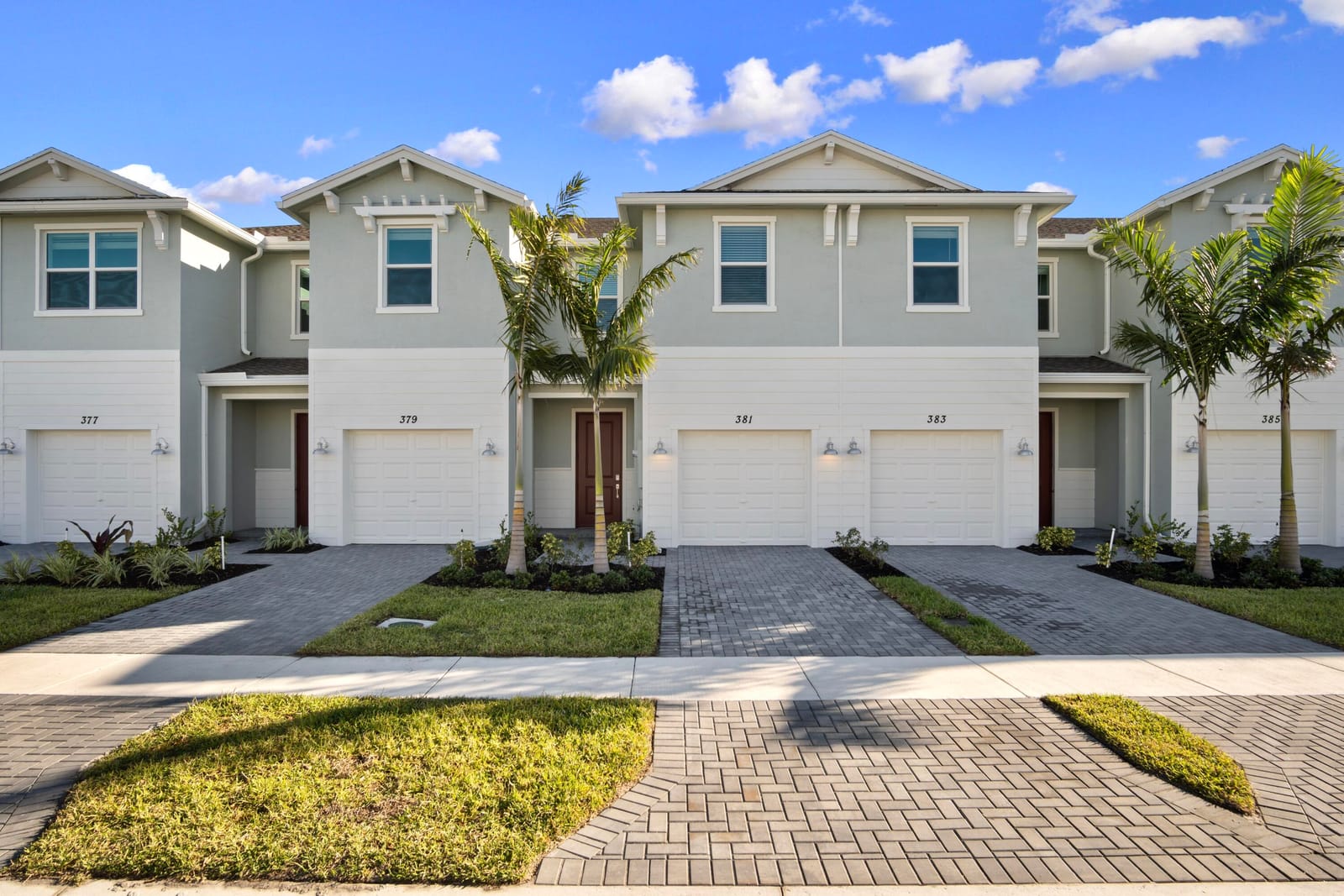 381 SE CROSSOAK Lane