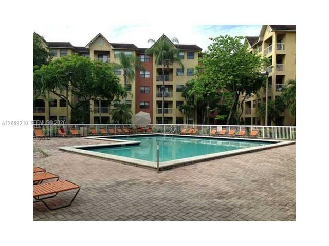 8343 Lake Drive 101, Doral, FL 33166