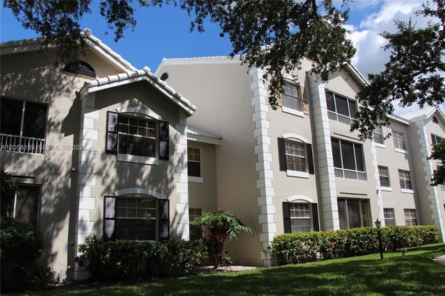 2803 N Oakland Forest Drive 108, Oakland Park, FL 33309