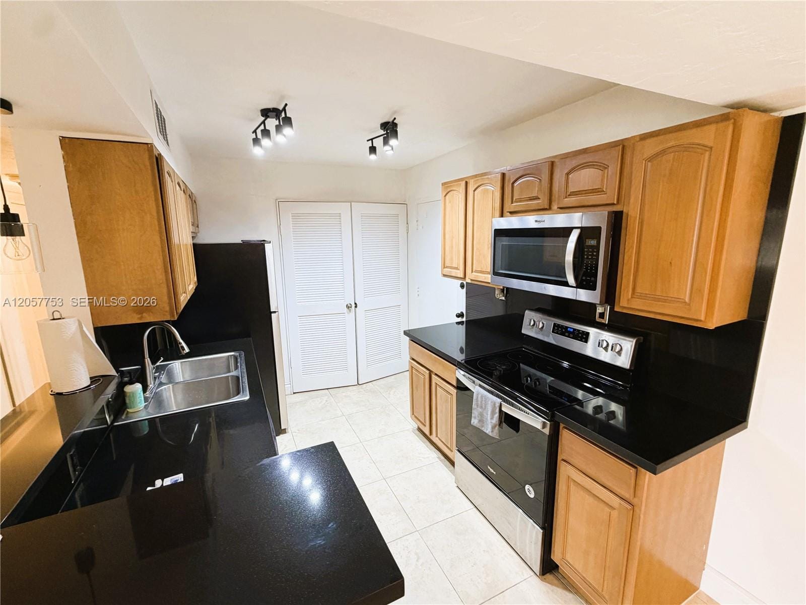 7483 SW 82nd Street A102, Miami, FL 33143 photo 2