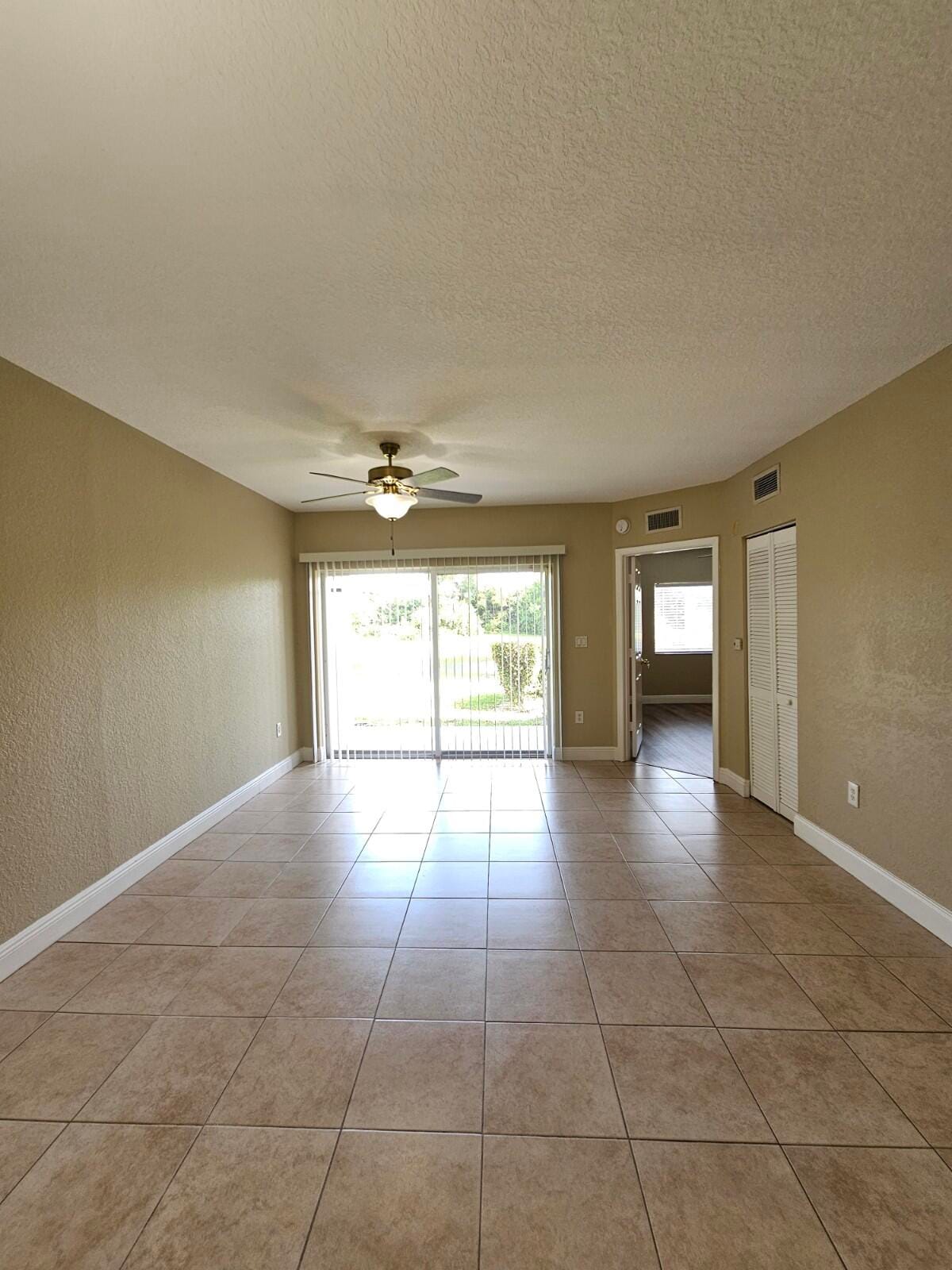1049 GOLDEN LAKES Boulevard 115 — photo 2