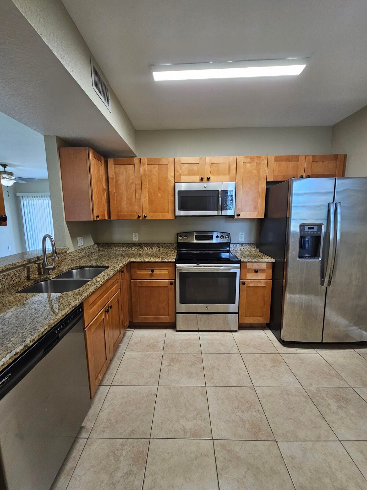 1049 GOLDEN LAKES Boulevard 115 — photo 3
