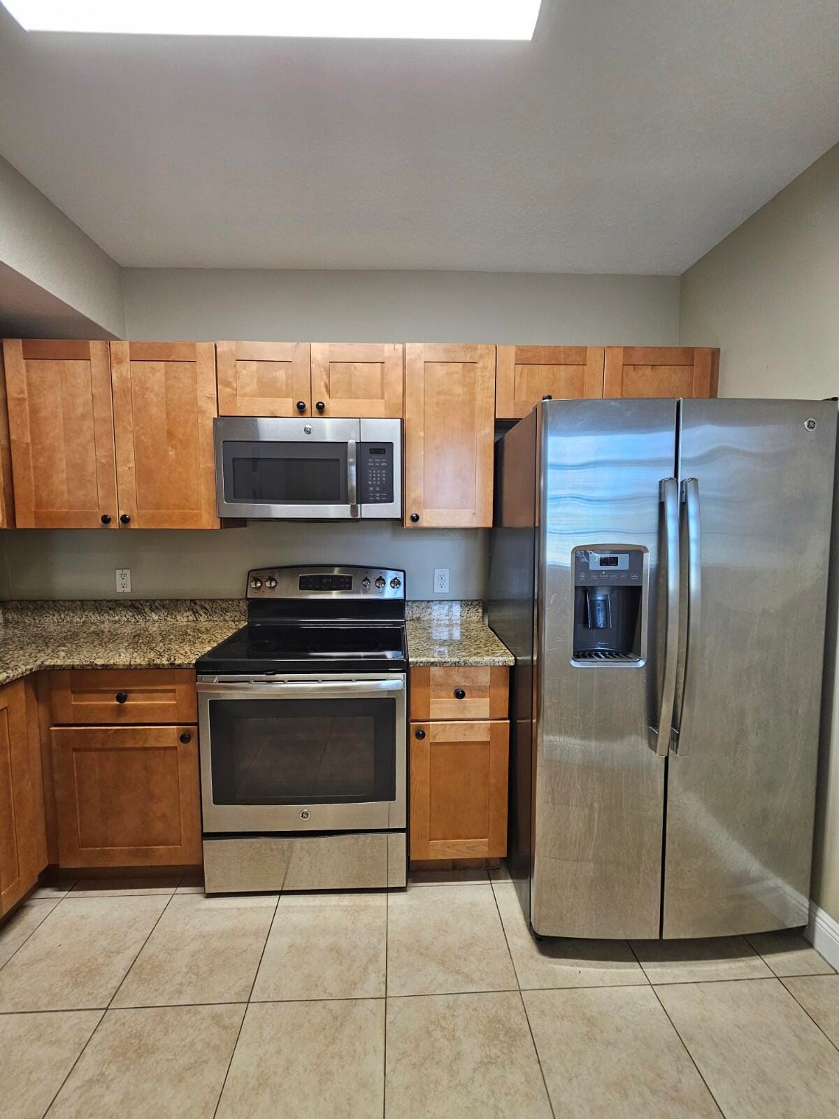 1049 GOLDEN LAKES Boulevard 115 — photo 4