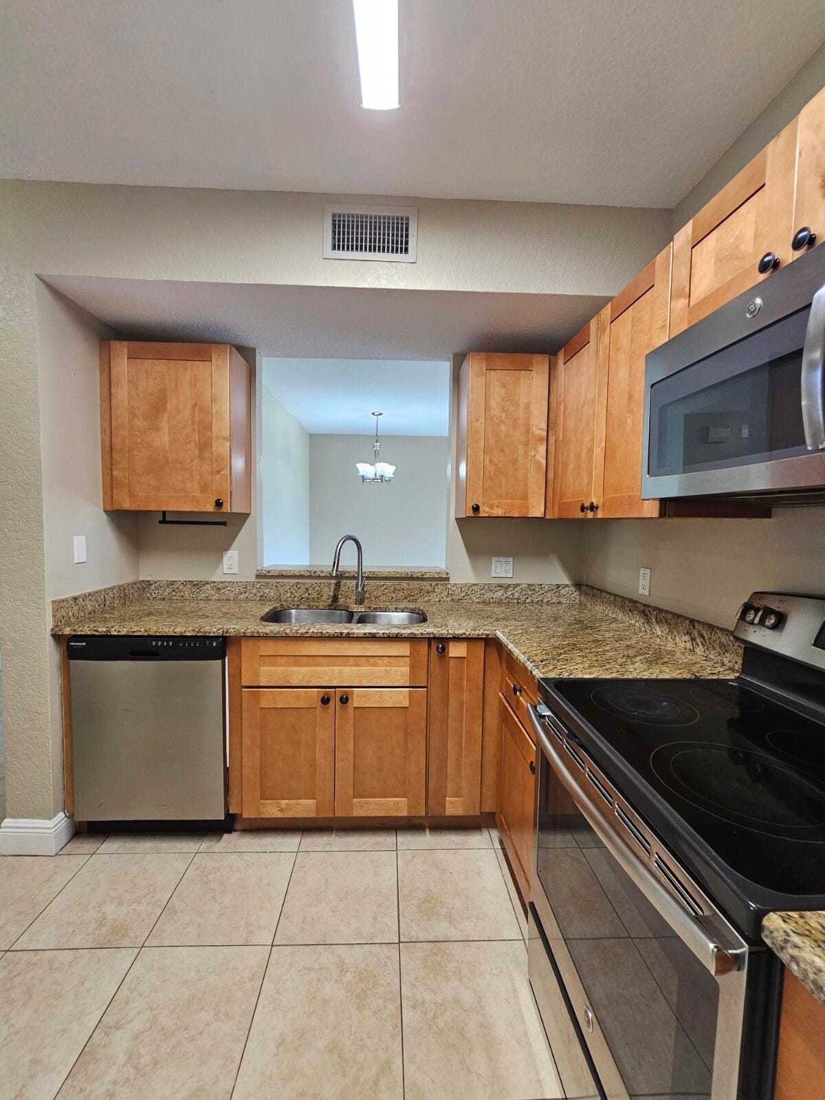 1049 GOLDEN LAKES Boulevard 115 — photo 5