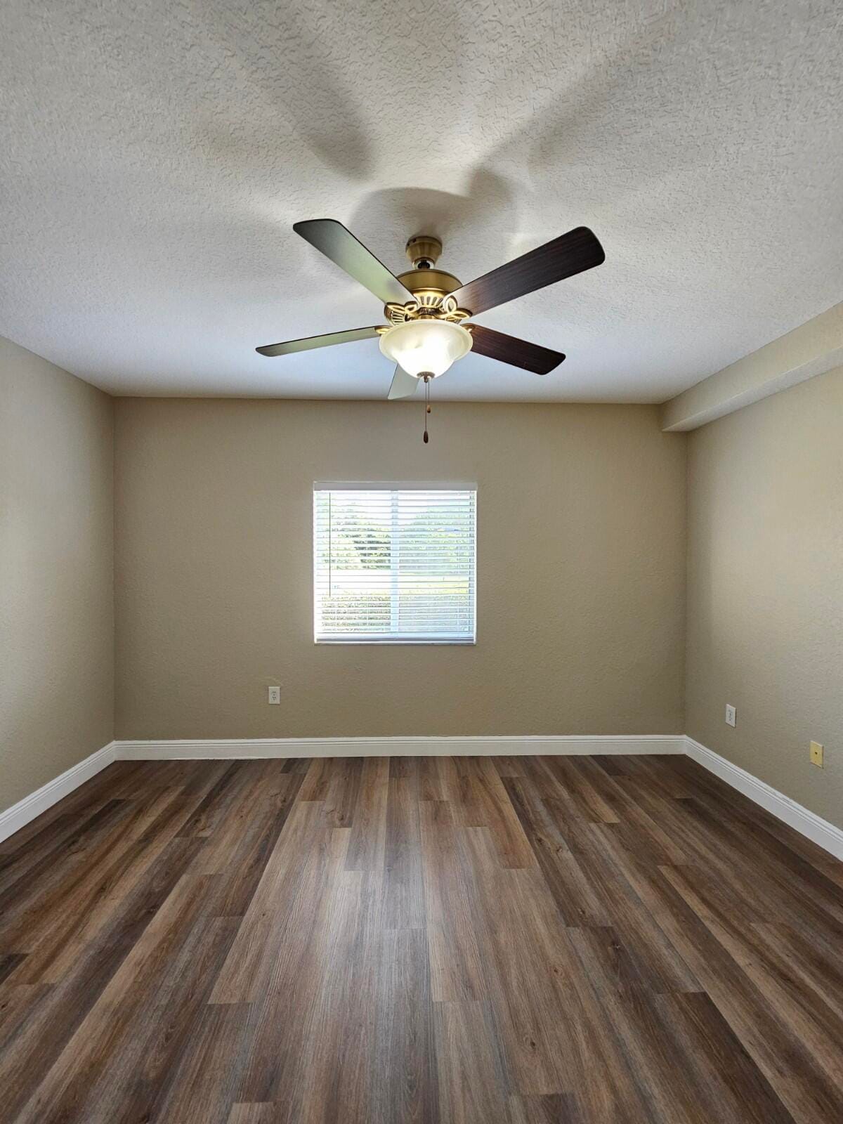 1049 GOLDEN LAKES Boulevard 115 — photo 9