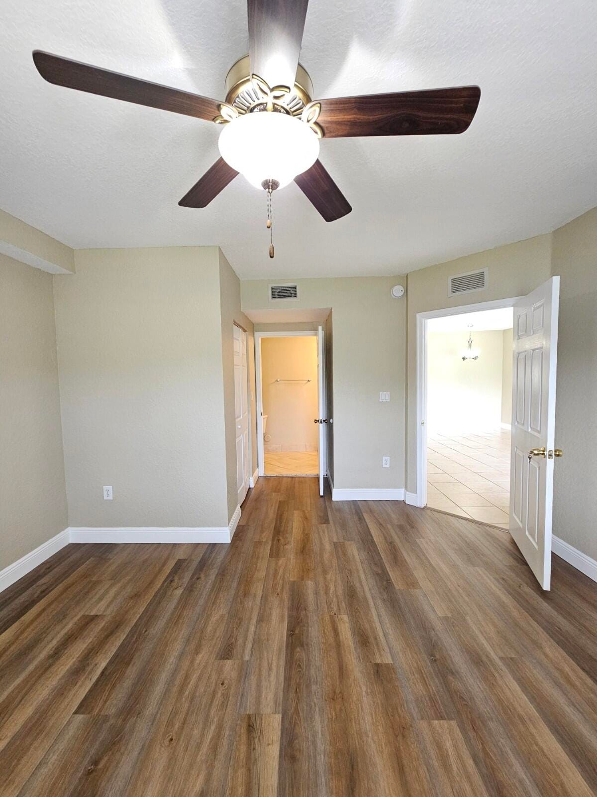 1049 GOLDEN LAKES Boulevard 115 — photo 10