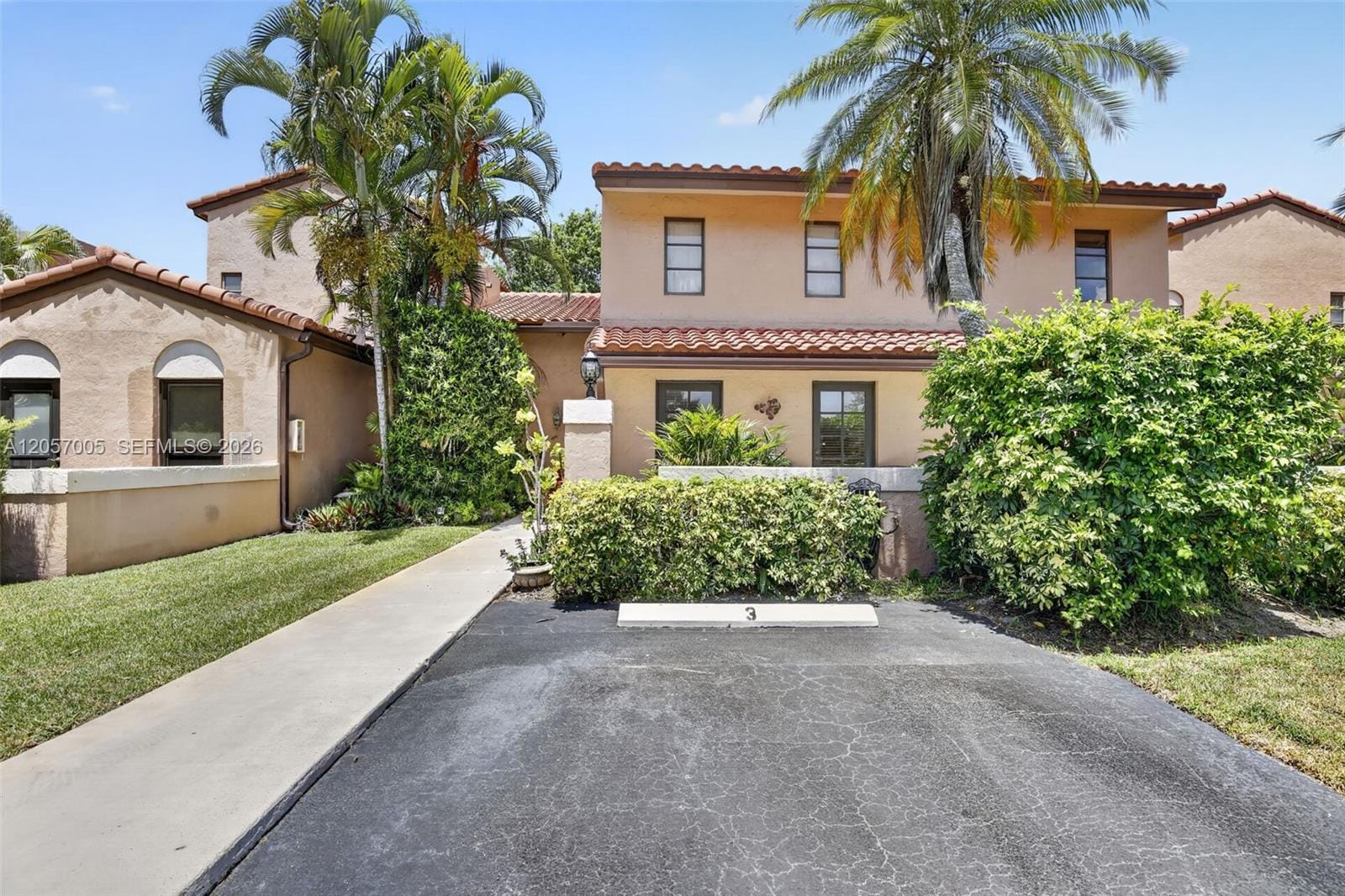 Pending home at 9050 Jacaranda Lane 3, Plantation, FL 33324