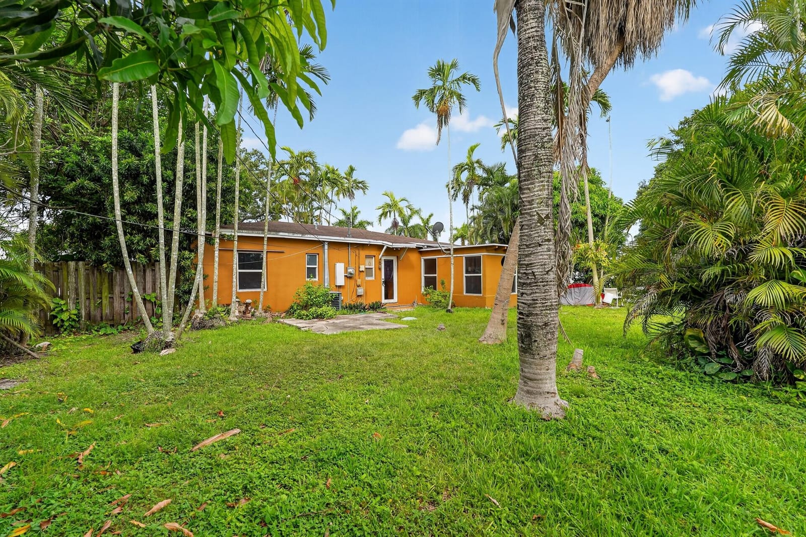 14621 LINCOLN Boulevard, Miami, FL 33176 photo 3
