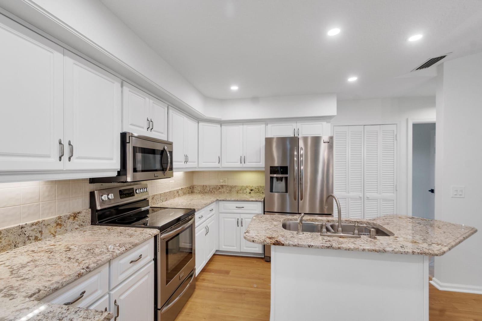 320 W FOREST Trail, Vero Beach, FL 32962 photo 17