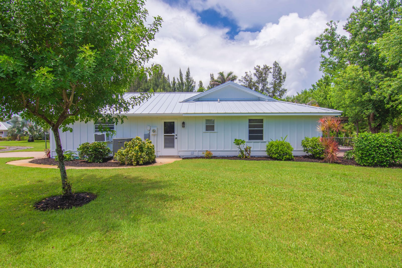 320 W FOREST Trail, Vero Beach, FL 32962 photo 5