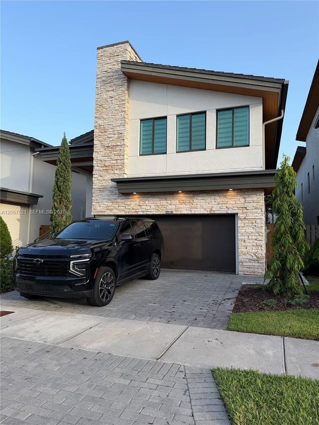 10218 NW 76th Terrace, Doral, FL 33178
