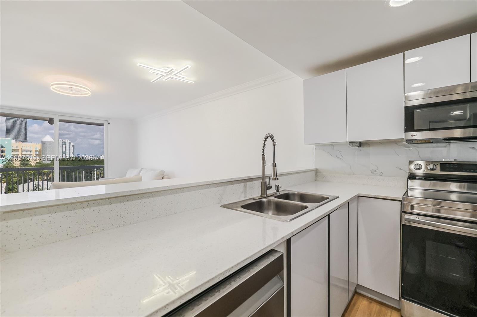 401 Ocean Drive 602 — photo 9