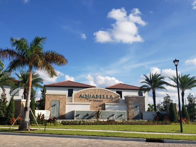 3412 W 114th Terrace ., Hialeah, FL 33018