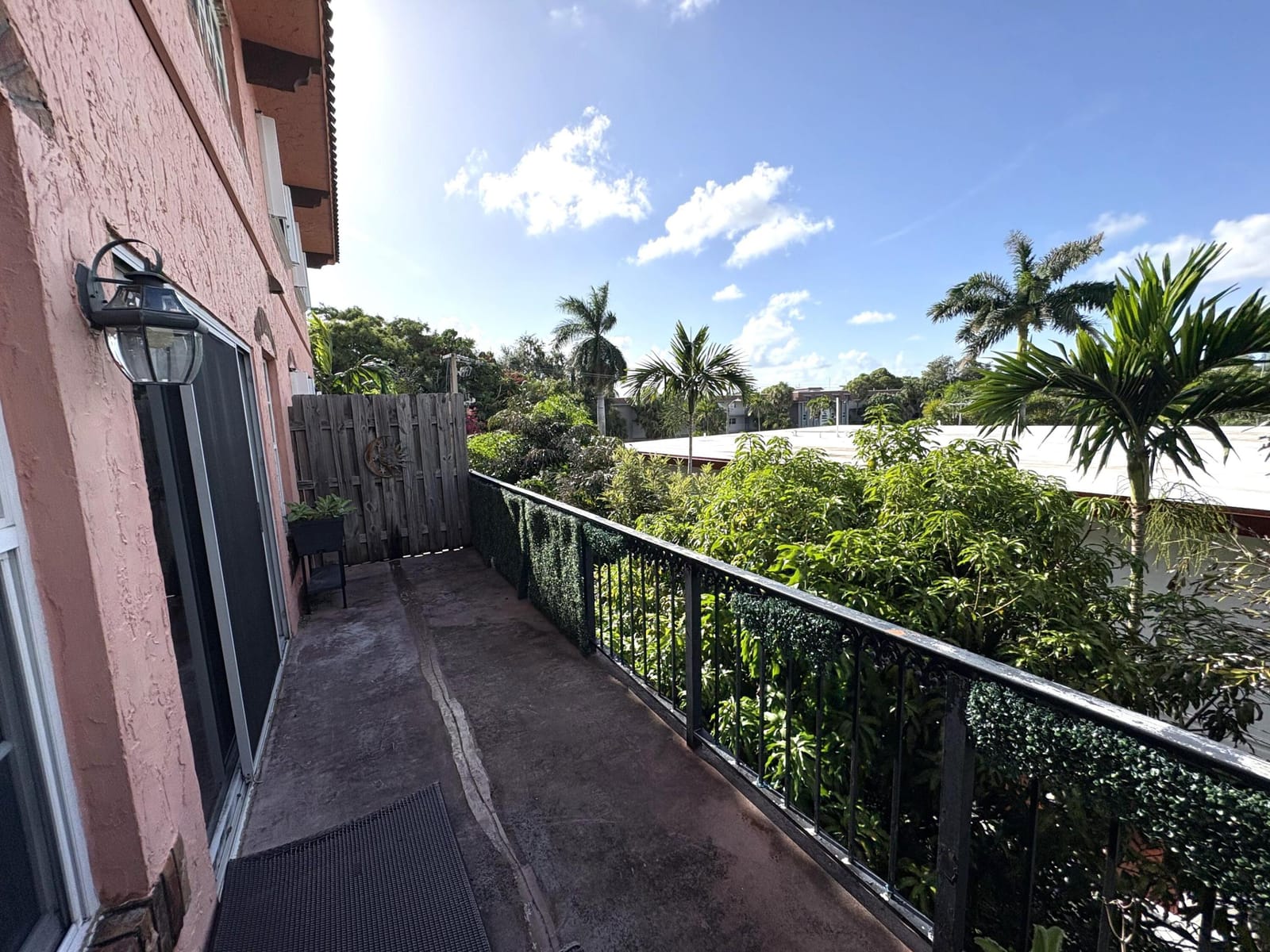 640 TENNIS CLUB Drive 311, Fort Lauderdale, FL 33311