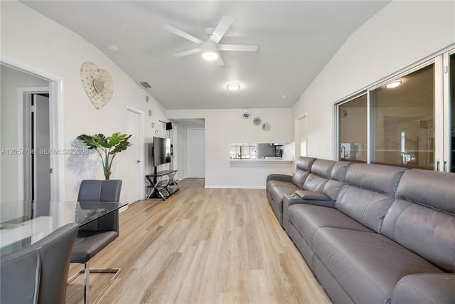 5550 S Lakewood Cir S #B, Lakewood On The Green, Margate, FL