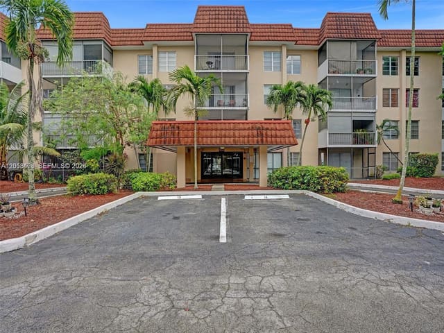 4166 Inverrary Drive 403, Lauderhill, FL 33319
