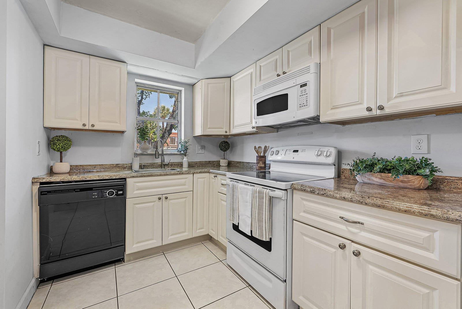 1440 SW 28th Avenue 10, Boynton Beach, FL 33426 photo 10