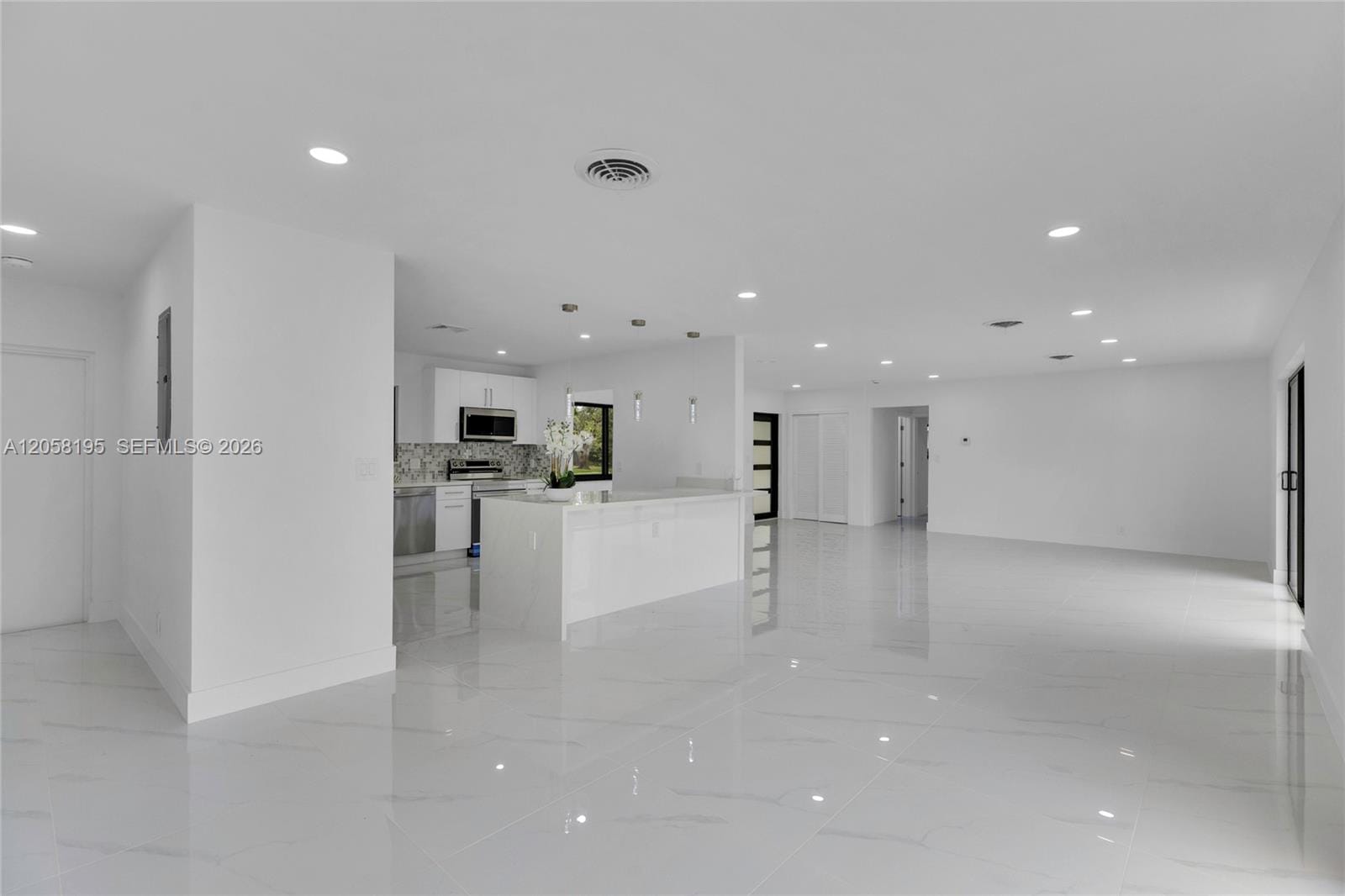6940 NW 6th Street — photo 8