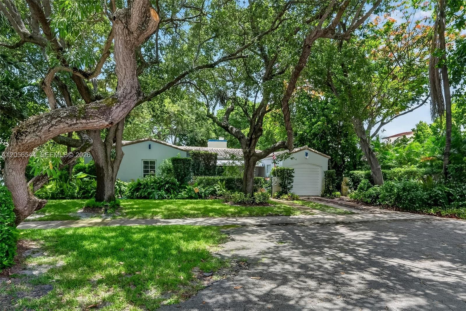 Pending home at 9805 NE 4th Ave Road, Miami Shores, FL 33138