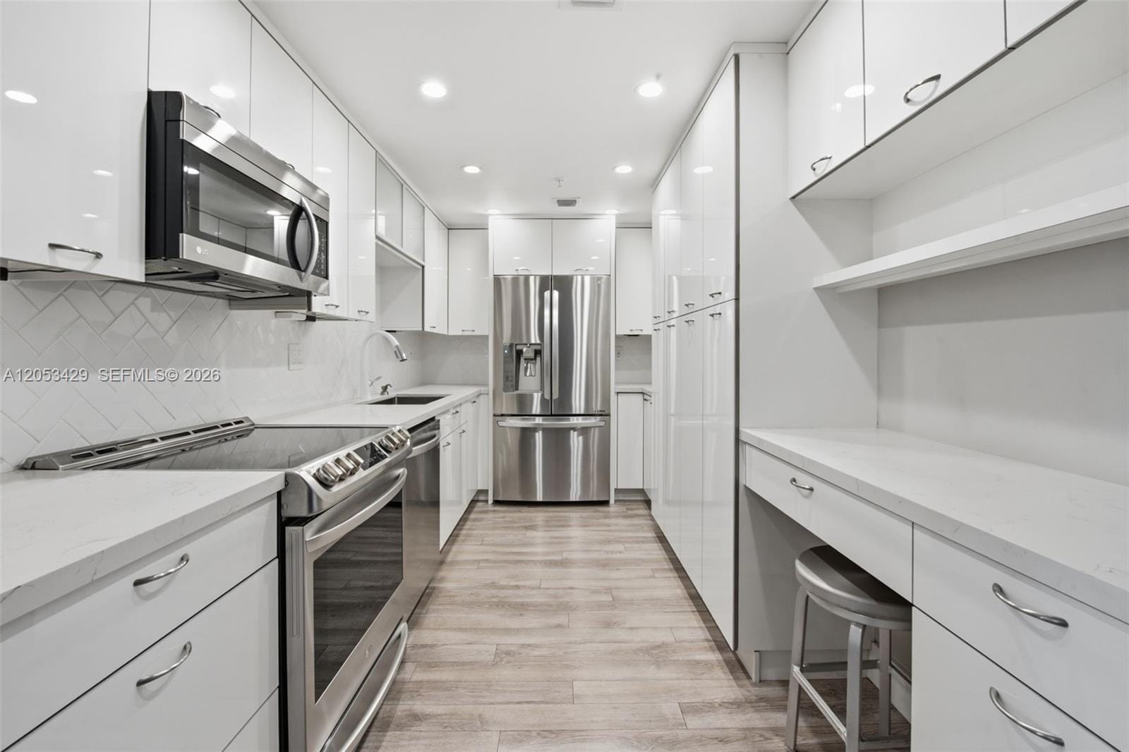 90 Edgewater Drive 225 — photo 3