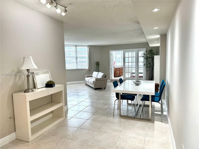 801 Brickell Bay Drive 465, Miami, FL 33131