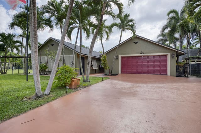 1672 ERIE Terrace, Palm Springs, FL 33406