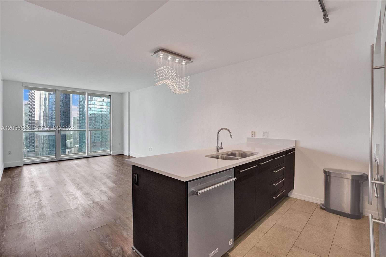 55 SE 6th Street 3604 — photo 7