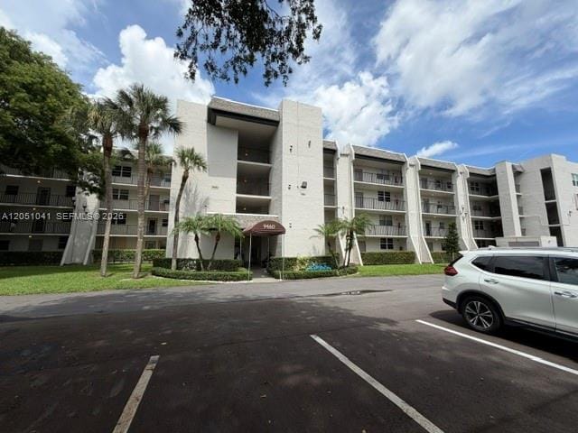 Pending home at 9460 Poinciana Place 310, Davie, FL 33324
