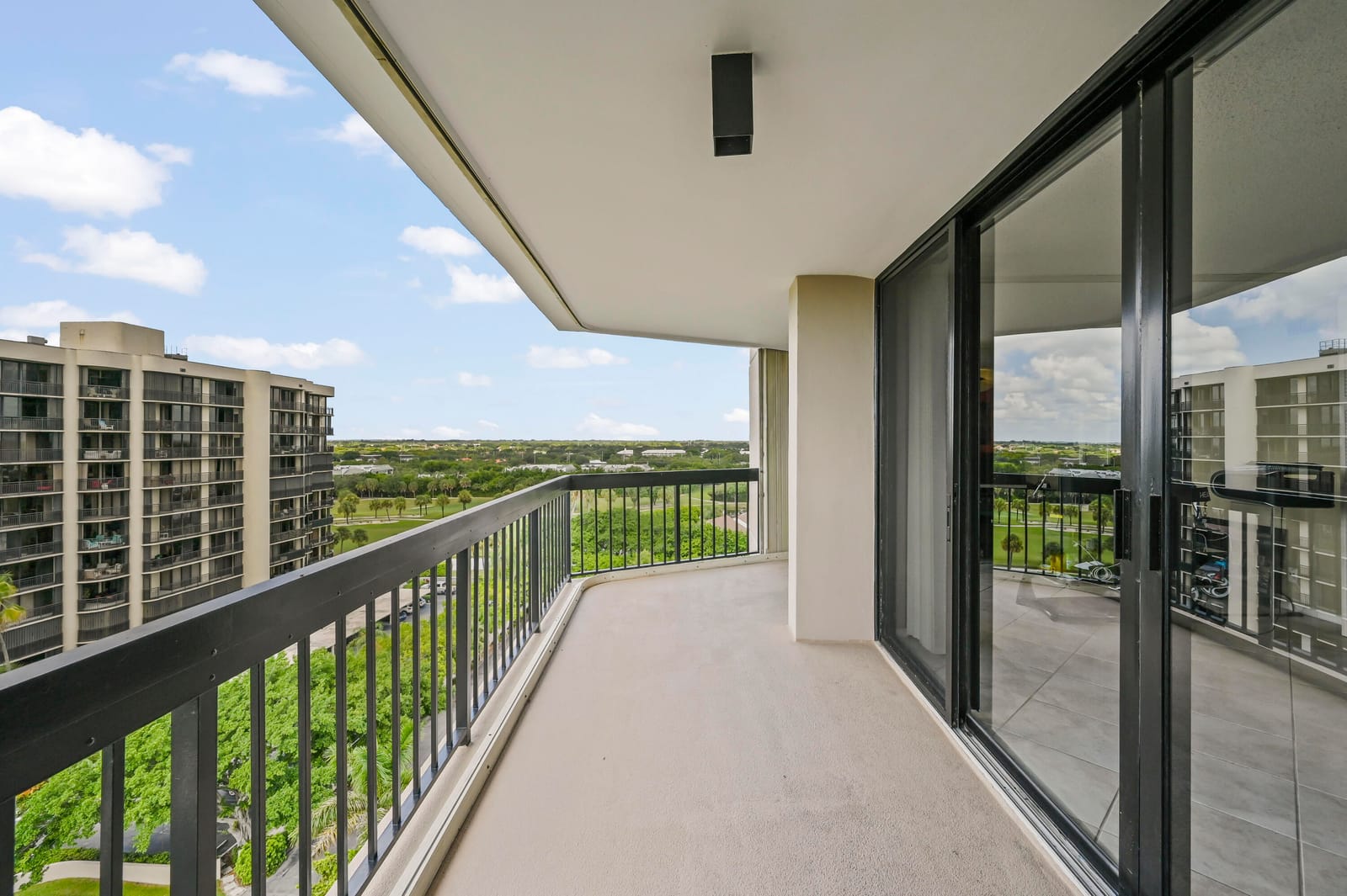2425 PRESIDENTIAL Way 1006 — photo 3