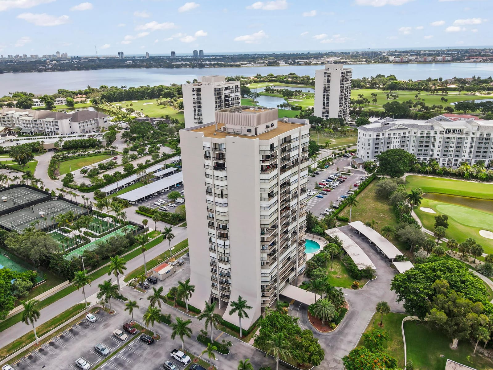 2425 PRESIDENTIAL Way 1006 — photo 4