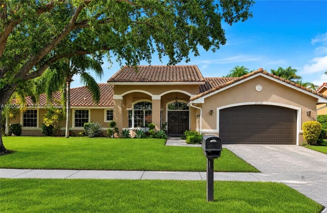 19450 NW 7th Street, Pembroke Pines, FL 33029