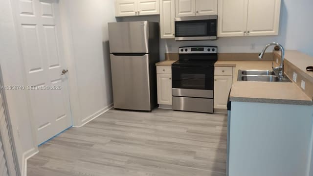 1960 Freeport Lane 1960, Riviera Beach, FL 33404