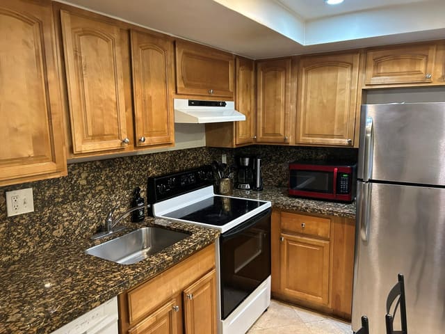 510 NE 17TH Avenue 105, sold in Elizabethan Condo, Fort Lauderdale, FL