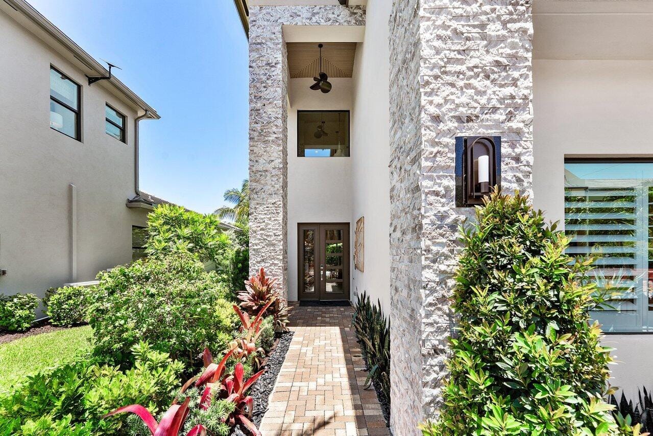 531 41st Street, West Palm Beach, FL 33407 photo 2