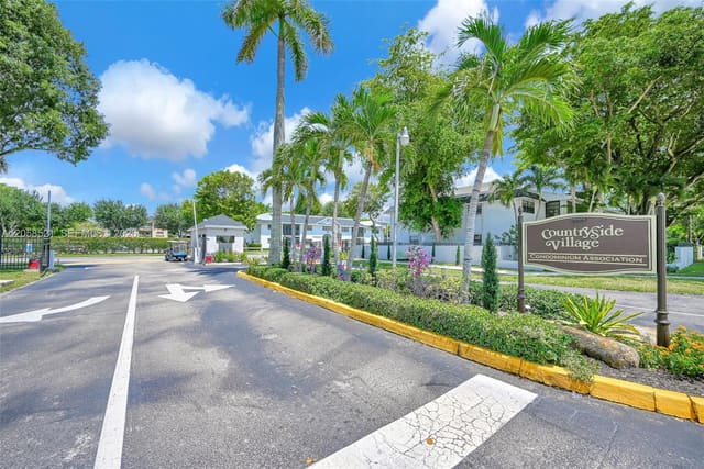 18965 NW 62nd Avenue 106, sold in Countryside Village, Hialeah, FL