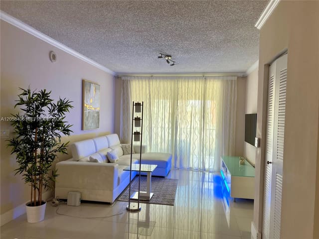 17100 N Bay Road 1813, Sunny Isles Beach, FL 33160