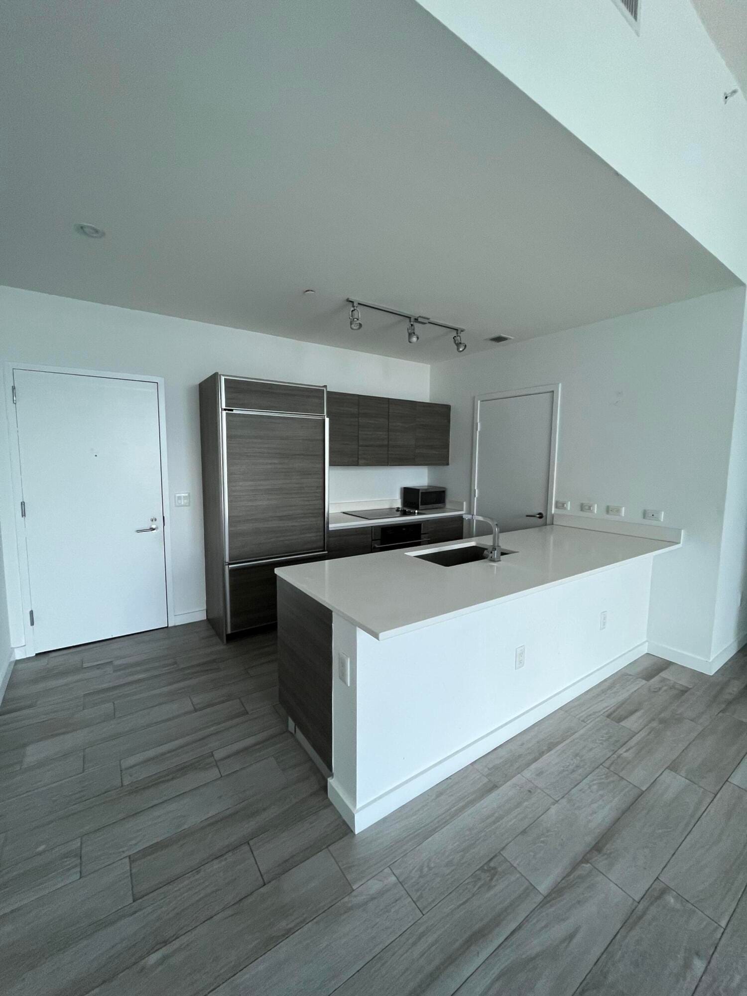1100 S MIAMI Avenue 4209 — photo 2
