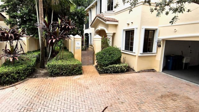 1515 Passion Vine Circle 2-1, sold in Mariposa Pointe At Weston, Weston, FL