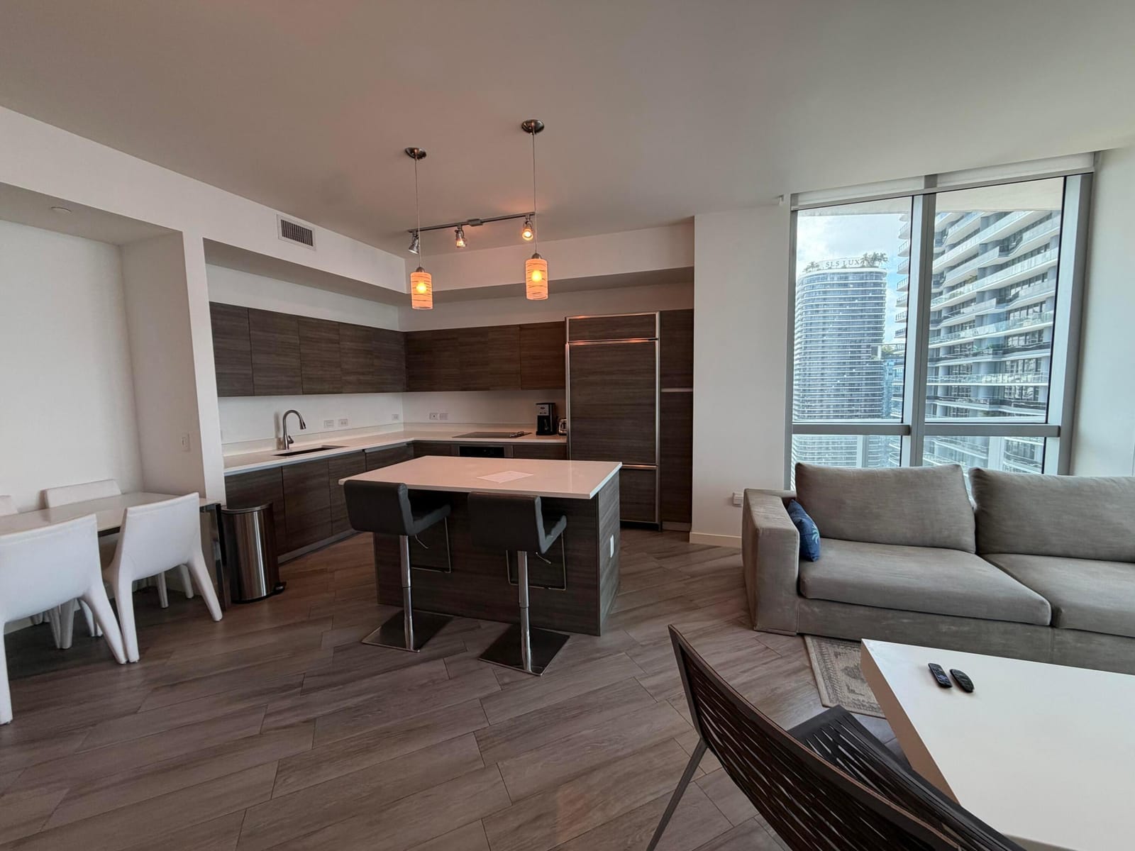 1100 S MIAMI Avenue 4210 — photo 2