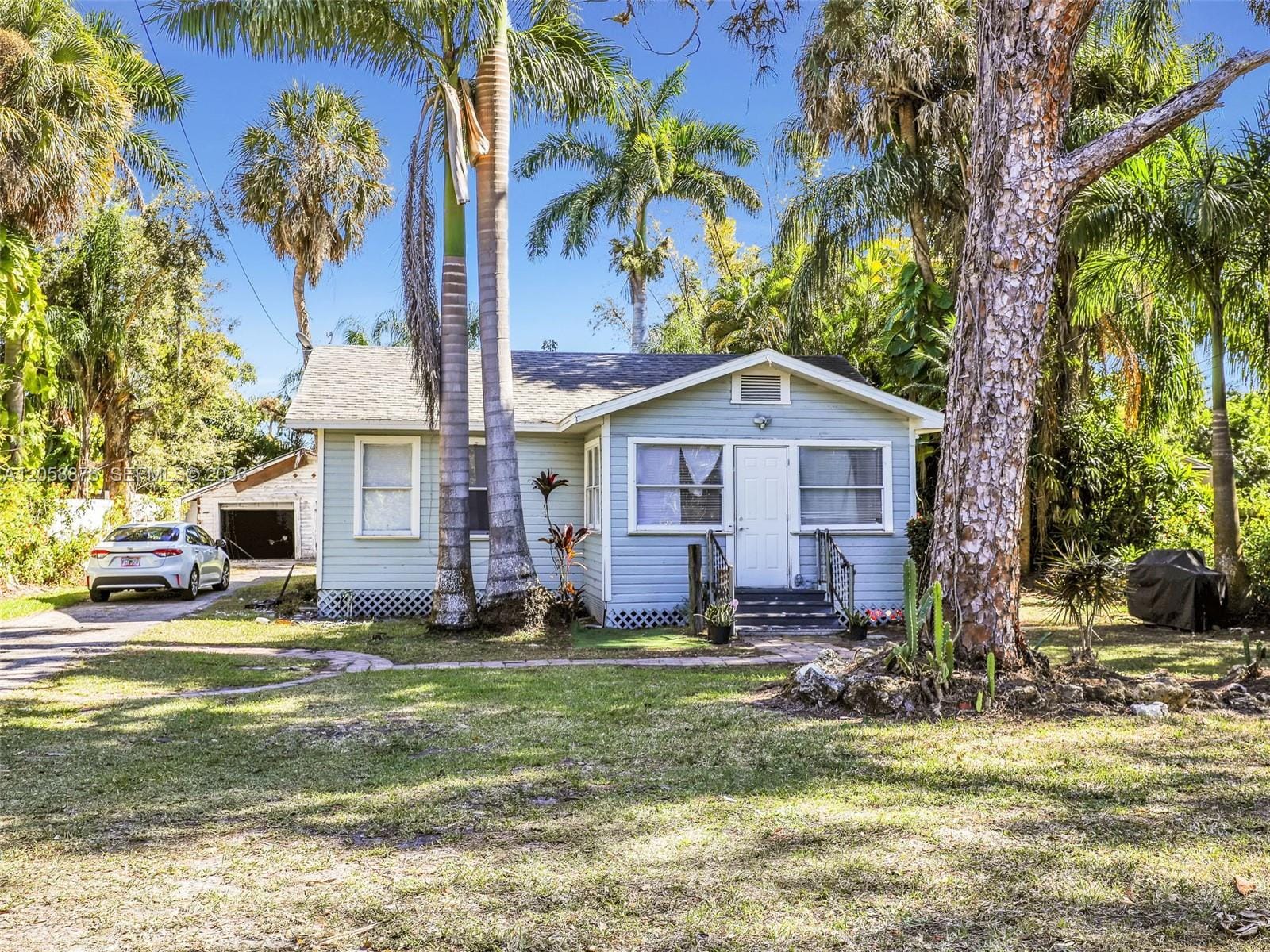 1132 River Road, North Fort Myers, FL 33903