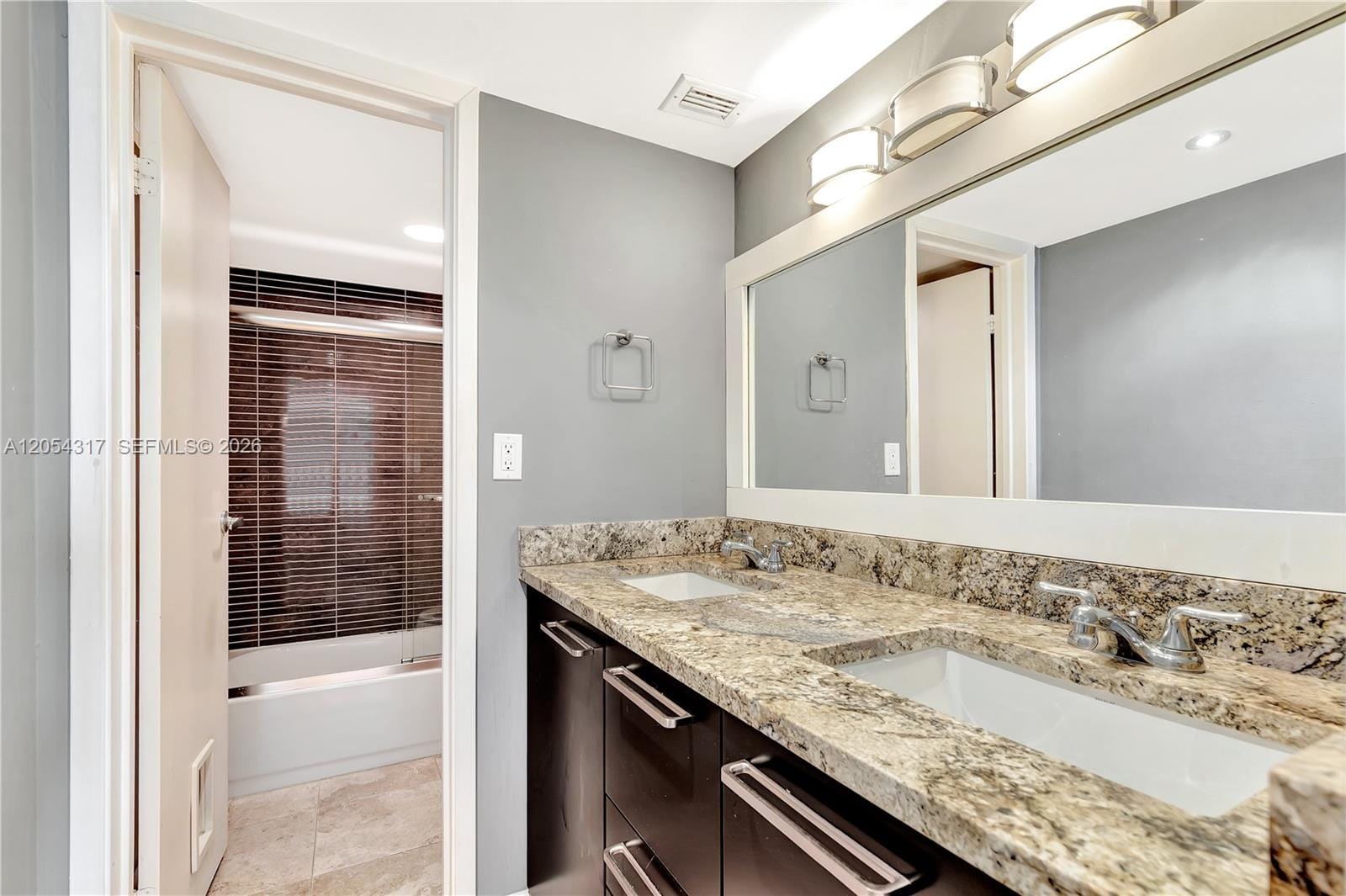 2625 Collins Avenue 1609 — photo 5