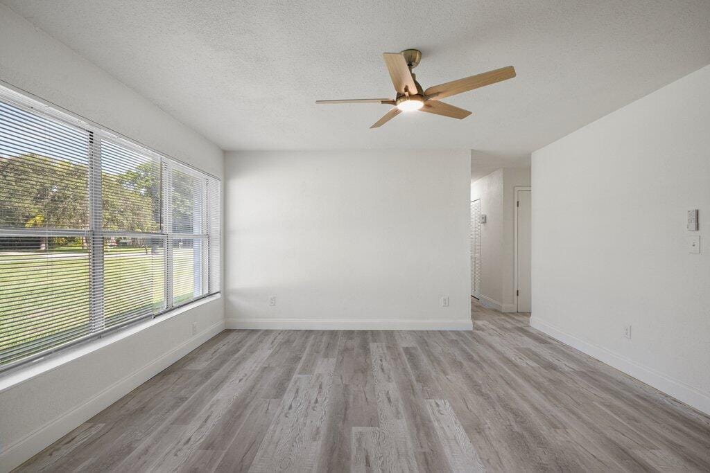 911 SE Dolphin Drive — photo 11