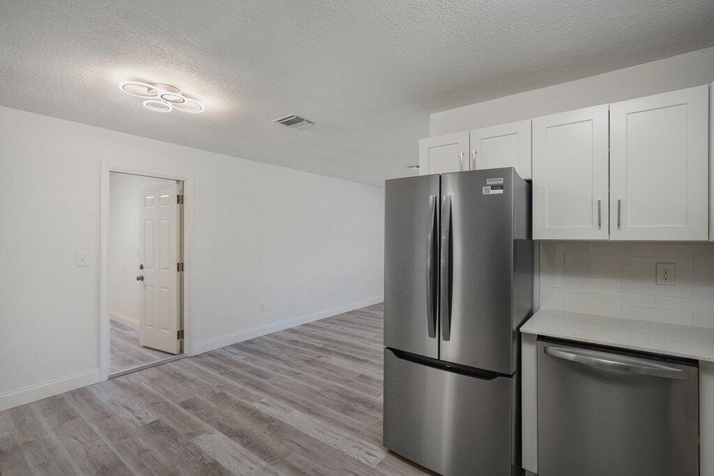911 SE Dolphin Drive, Stuart, FL 34996 photo 13