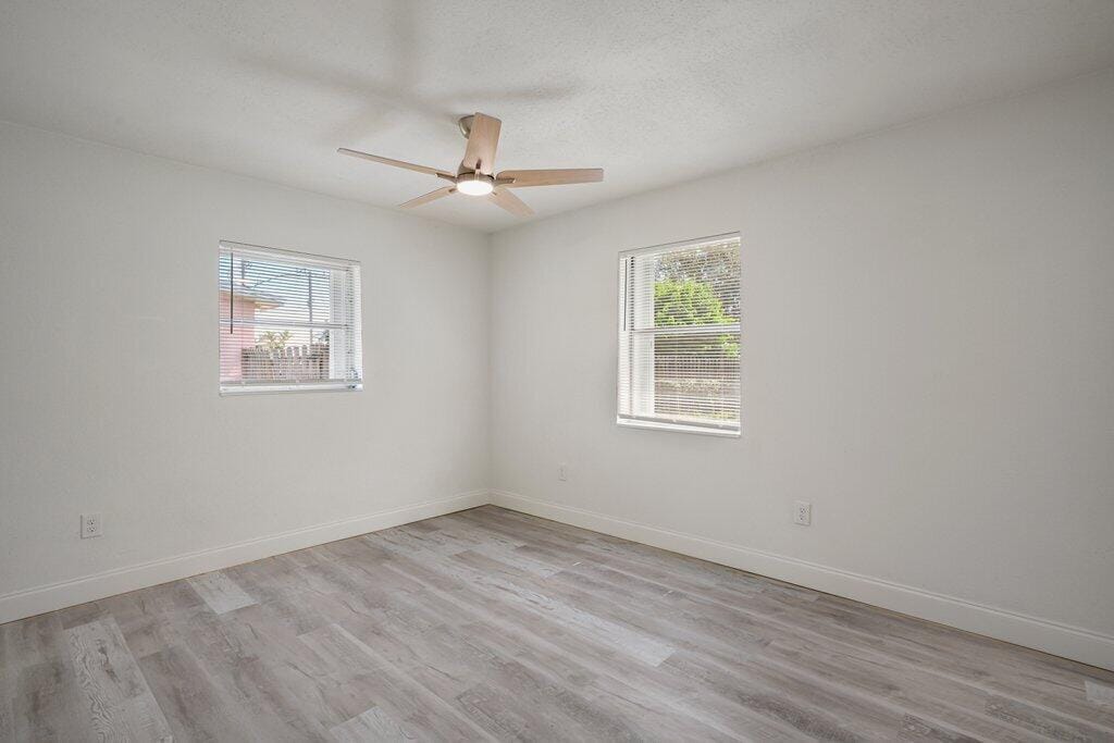911 SE Dolphin Drive, Stuart, FL 34996 photo 21